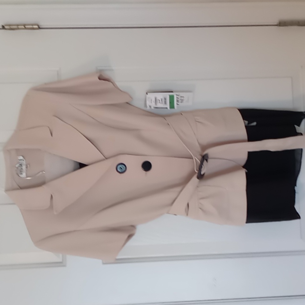 Skirt suit